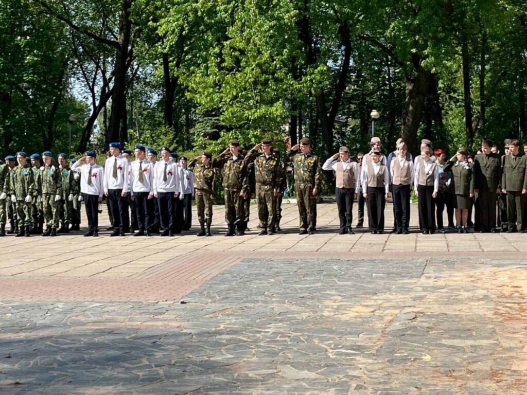 Полоса препятствий, строевая подготовка и оказание медпомощи – Городская  общественно-политическая газета Жодино