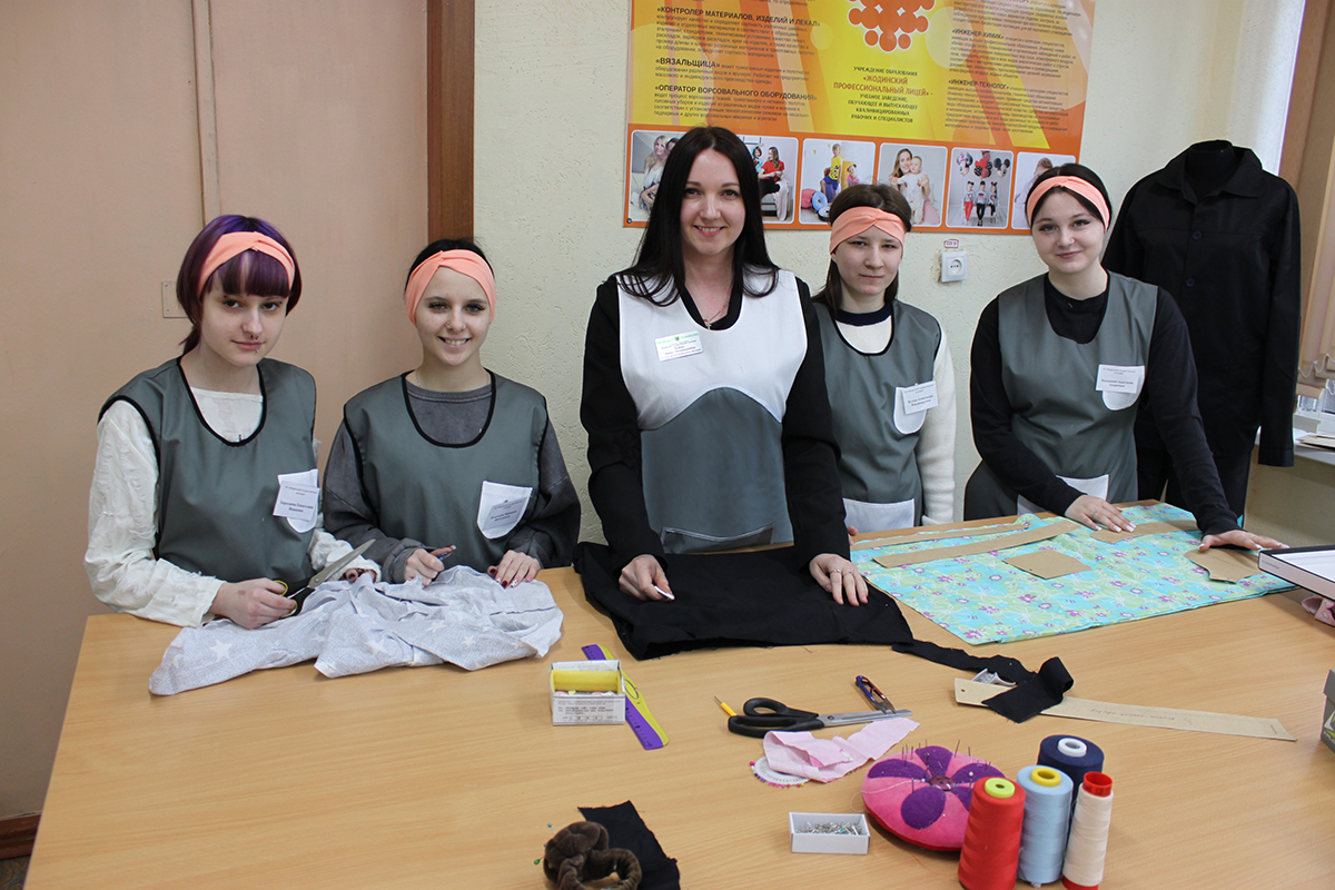 Швейный профиль. Рассказываем, что важнее: строгий ГОСТ или полет фантазии, и как заинтересовать кройкой зумеров