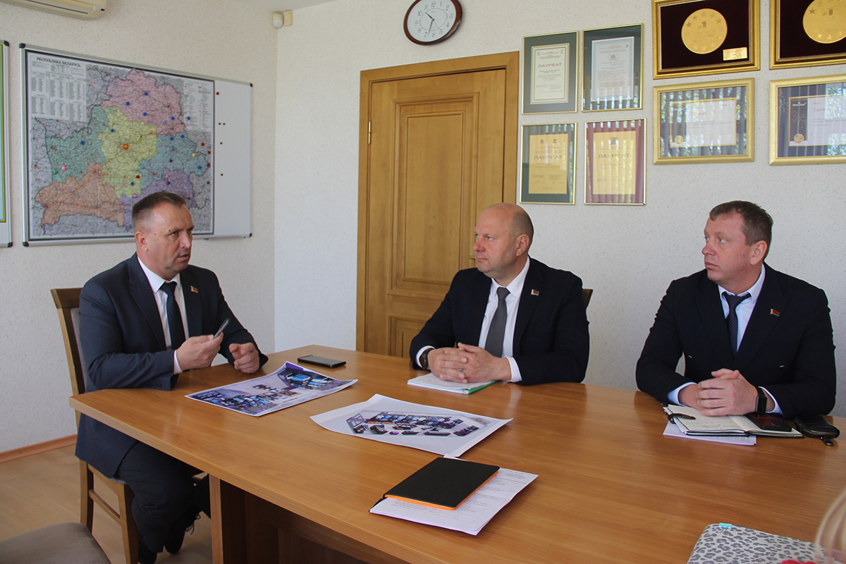 Кадровый потенциал, строительство социально значимых объектов, благоустройство Жодино – эти вопросы в центре внимания помощника Президента