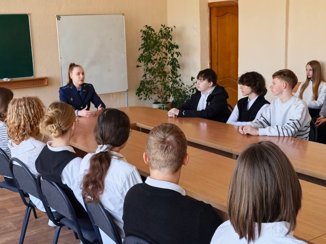 Права, обязанности, ответственность: урок правовой грамотности прошел в средней школе №6