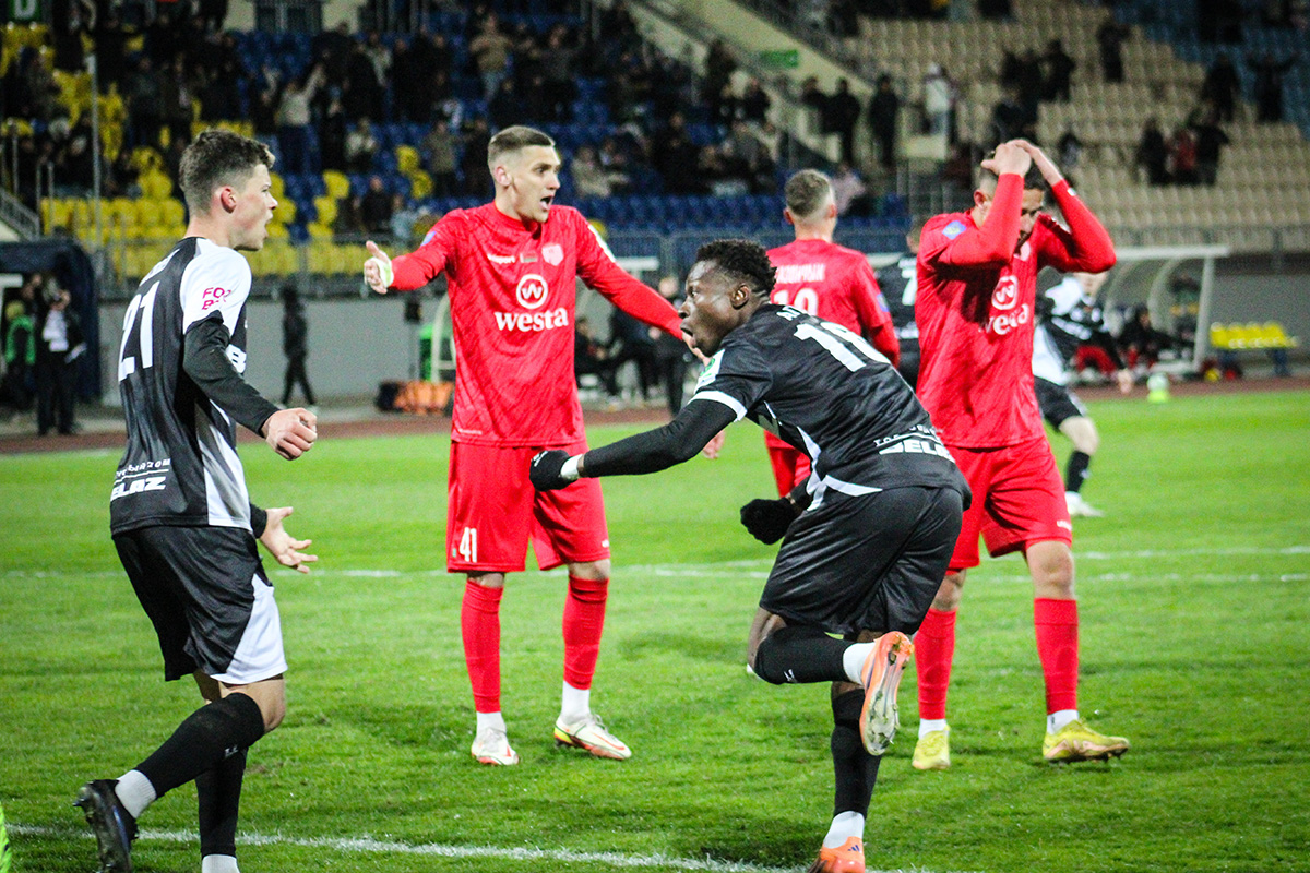 Команда-эмоция. Торпедовцы вновь ушли от поражения, отыграв три мяча